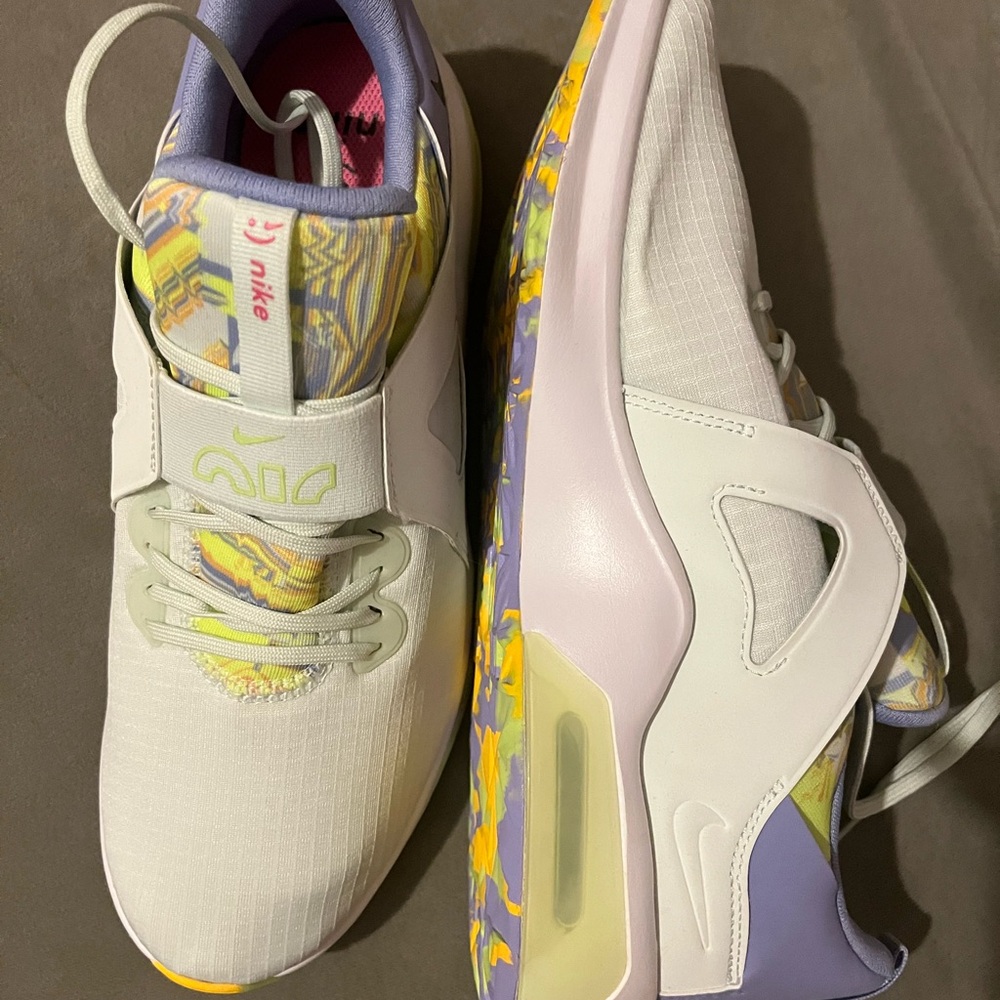 NIKE Women's W Air Max Bella Tr 5
PRM Sneakers
